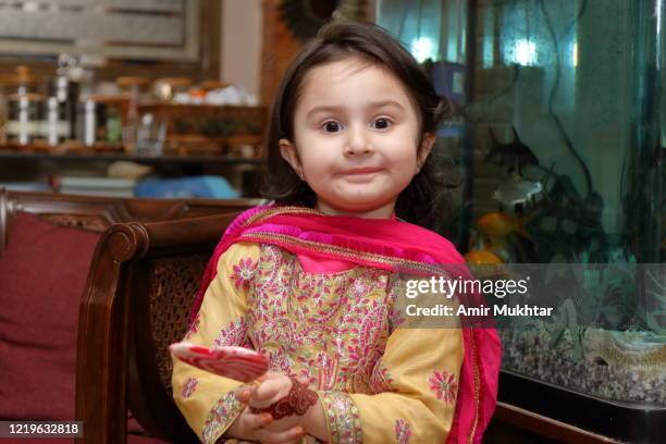 a little cute girl smiling and offering heart shape lollipop. - giving a girl head fotografías e imágenes de stock