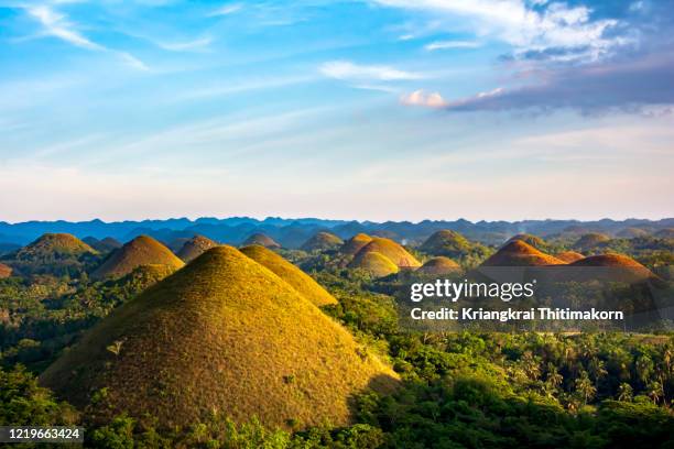 chocolate hills natural monument, the philippines. - bohol stockfoto's en -beelden