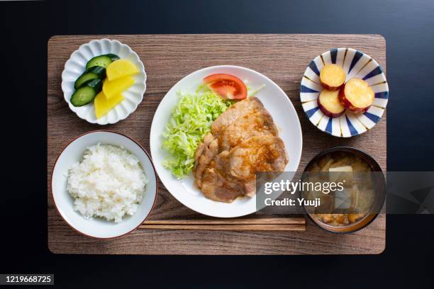 日本の家庭料理、ポークジンジャーグリルのレシピ - ショウガ ストックフォトと画像