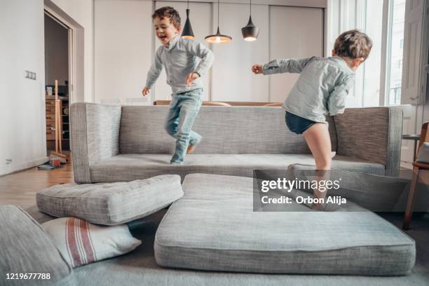 siblings playing at home during the covid-19 quarantine - kids fort imagens e fotografias de stock