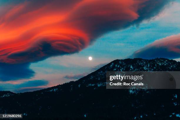 lenticular - supernatural photos et images de collection