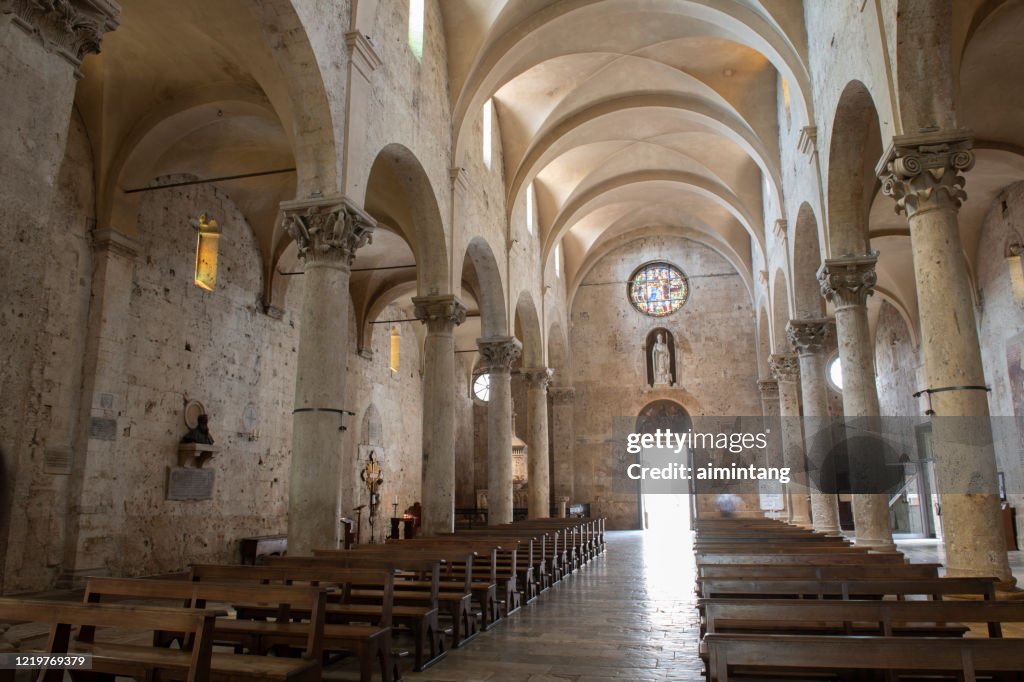 Interno del Duomo di San Cerbone a Massa Marittima