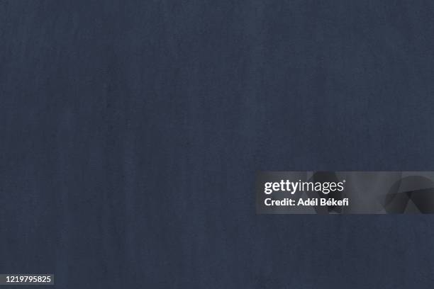 dark blue wall - marineblauw stock-fotos und bilder