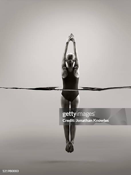 rear view of female swimmer - maillot vert stock pictures, royalty-free photos & images