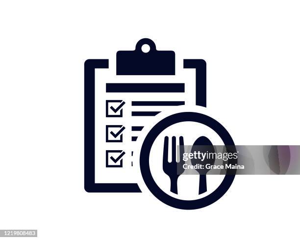 dokumentliste mit häkchen auf zwischenablage mit gabel und esslöffel-utensilien - vektor - kantine stock-grafiken, -clipart, -cartoons und -symbole