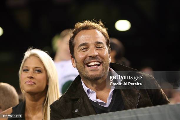 Jeremy Piven attends the New York Jets vs Philadelphia Eagles game at The Meadowlands on September 3, 2009 in East Rutherford, New Jersey.