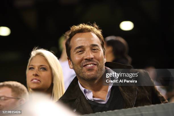 Jeremy Piven attends the New York Jets vs Philadelphia Eagles game at The Meadowlands on September 3, 2009 in East Rutherford, New Jersey.