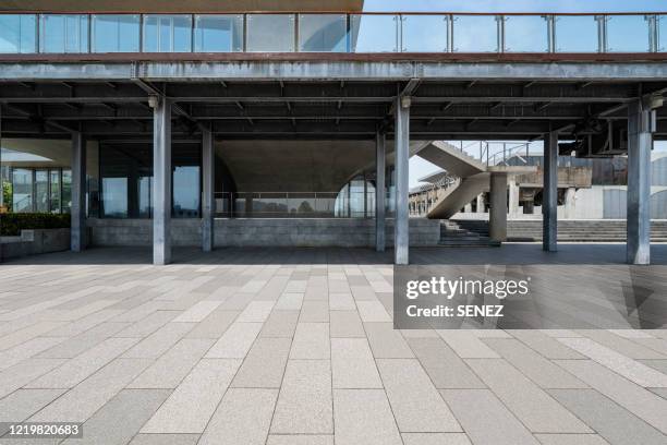 empty square by modern architectures - gallery district stock pictures, royalty-free photos & images