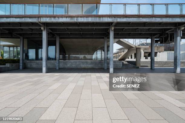 empty square by modern architectures - art gallery exterior stock pictures, royalty-free photos & images