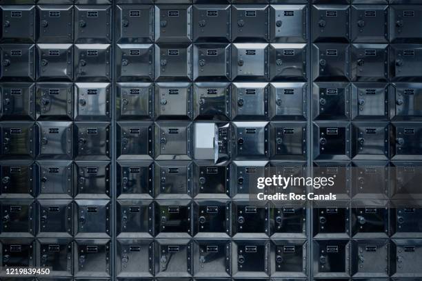 safe - safety deposit box stock-fotos und bilder