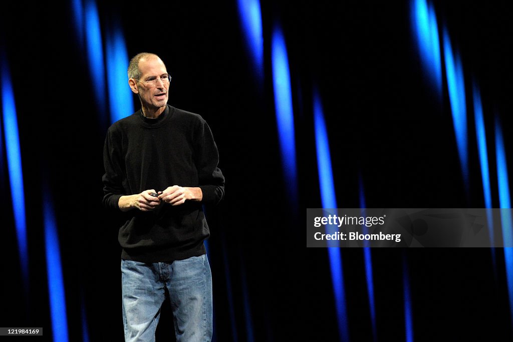 Apple's Steve Jobs Resigns as CEO, Succeeded by Tim Cook