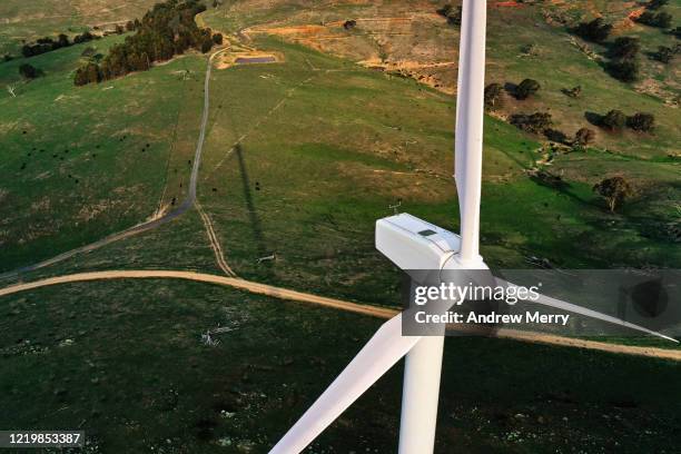 wind turbine, wind farm in green field with dirt road, renewable energy in australia - klinge stock-fotos und bilder