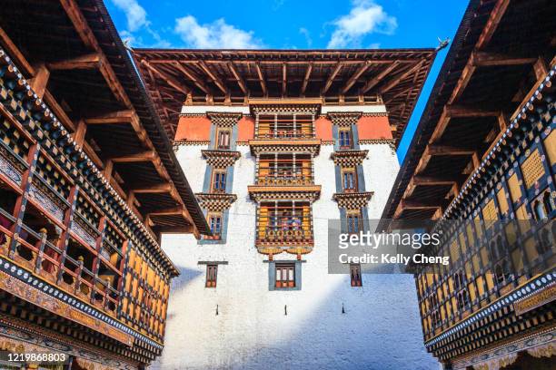 rinpung dzong in paro valley - paro dzong stockfoto's en -beelden