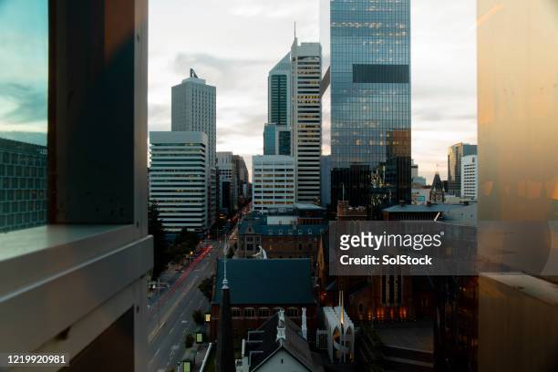 vista città - perth australia foto e immagini stock