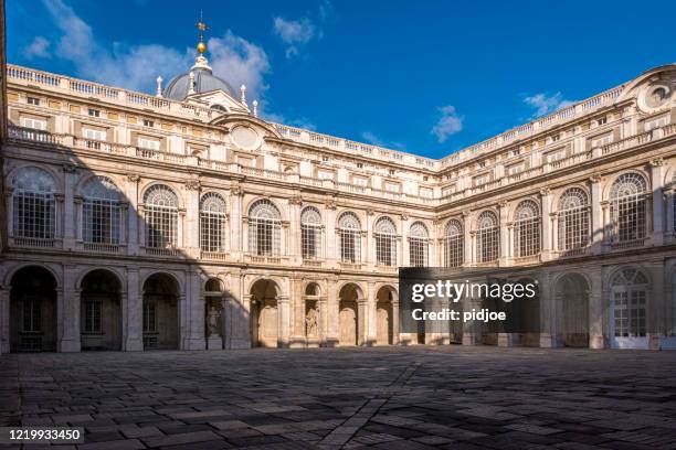 der palacio real de madrid royal palace - madrid places to visit stock-fotos und bilder