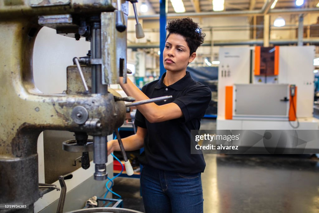 Machine Operation Knowledge Girls Female Worker Operating A Machine On Production Line High-Res Stock ...