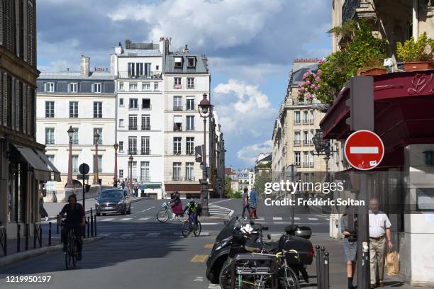 The "Ile Saint Louis", the historic area of Paris during the confinement of the French due to an outbreak of the coronavirus on April 19, 2020 in...