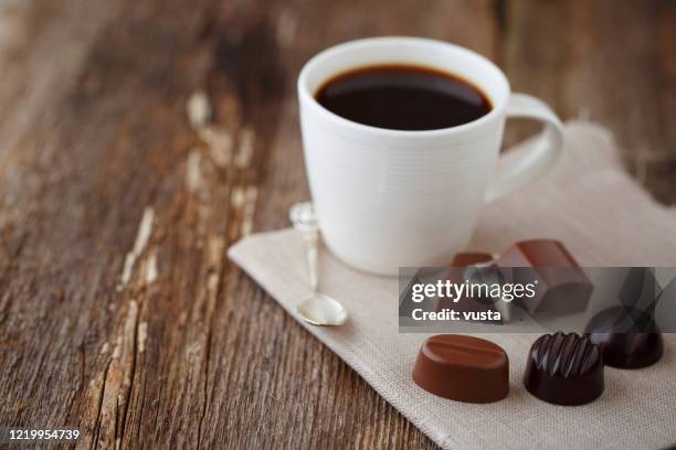 chocolate e café - coffee with chocolate - fotografias e filmes do acervo