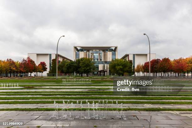german chancellery (berlin, germany) - central berlin stock-fotos und bilder