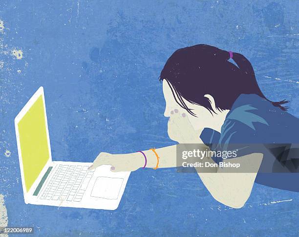 bildbanksillustrationer, clip art samt tecknat material och ikoner med laptop girl graphic illustration - only teenage girls