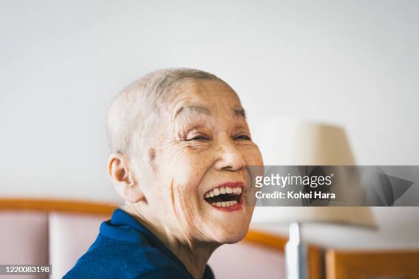 portrait of senior woman with cancer - cancer illness stock pictures, royalty-free photos & images