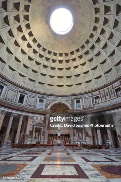 the interior of the pantheon in rome, italy - panthéon photos et images de collection