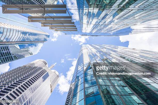 corporate buildings - looking up - brisbane city fotografías e imágenes de stock