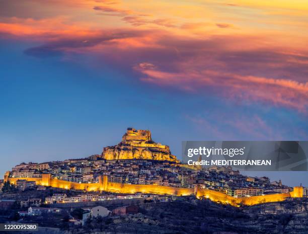 morella sunset pueblo skyline maestrazgo de castellón españa - castello fotografías e imágenes de stock