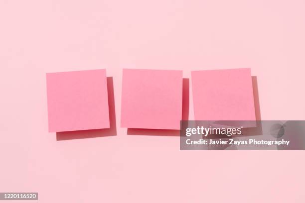 three pink sticky blank notes on pink background - brochure blank photos et images de collection