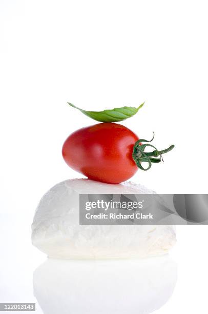 mozzarella, basil and tomato - mozzarella stock-fotos und bilder