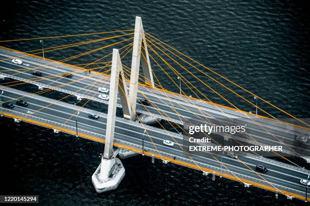 ponto de vista drone na ponte do milênio na capital kazan da república do tartaristão, rússia - kazan russia - fotografias e filmes do acervo