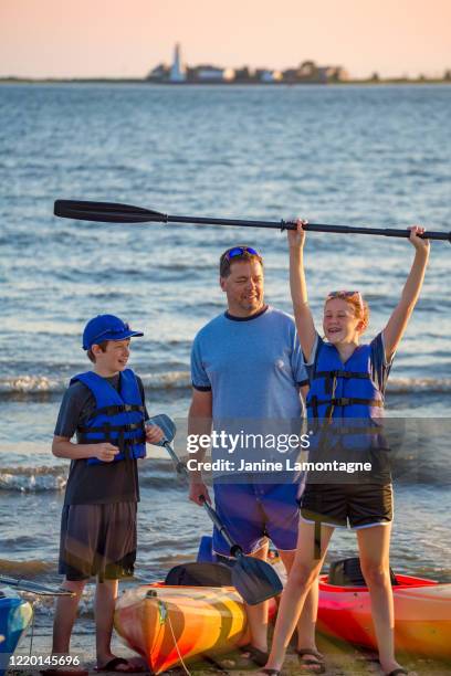 kajakfahren bei sonnenuntergang - family sports centre laughing stock-fotos und bilder