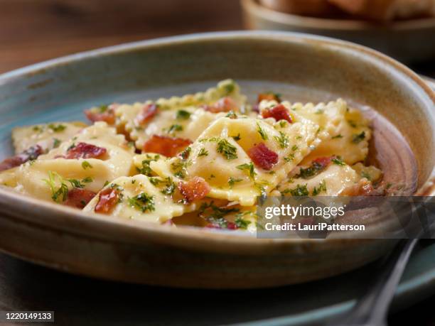 butter poached lobster ravioli with bacon and fresh parsley - ravioli imagens e fotografias de stock