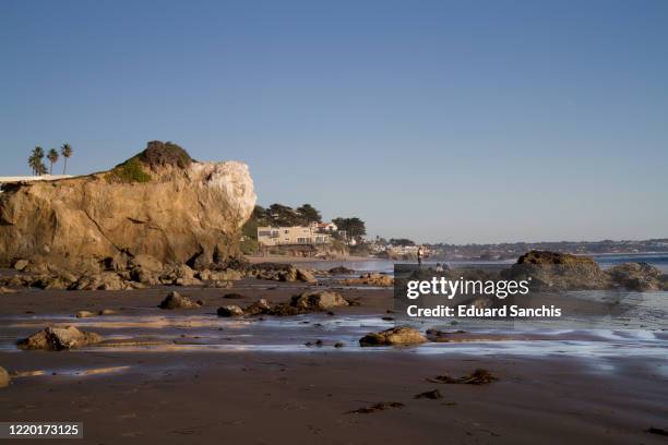 el matador beach - malibu beach stockfoto's en -beelden