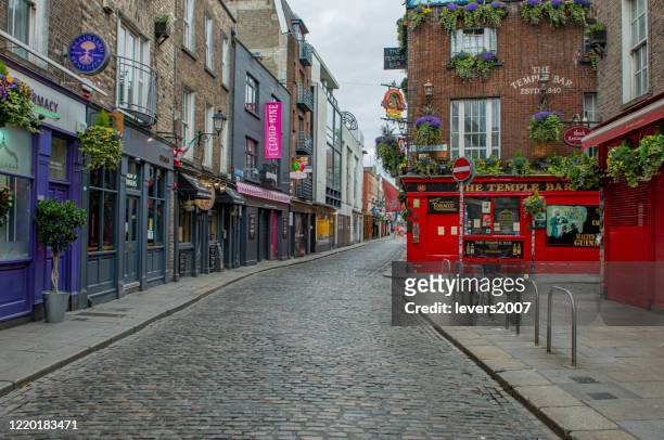 empty city streets during covid 19, dublin, ireland. - dublin imagens e fotografias de stock