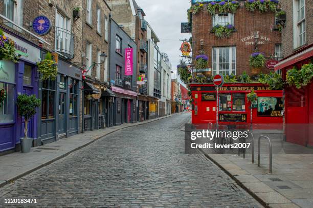 tomma stadsgator under covid 19, dublin, irland. - county dublin bildbanksfoton och bilder