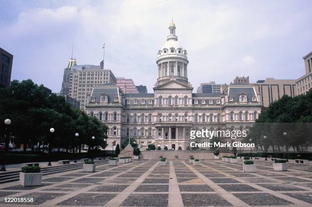 city hall, baltimore, md - baltimore maryland daytime stock pictures, royalty-free photos & images