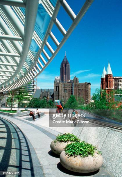 peachtree center, atlanta, ga - atlanta georgia cityscape stockfoto's en -beelden