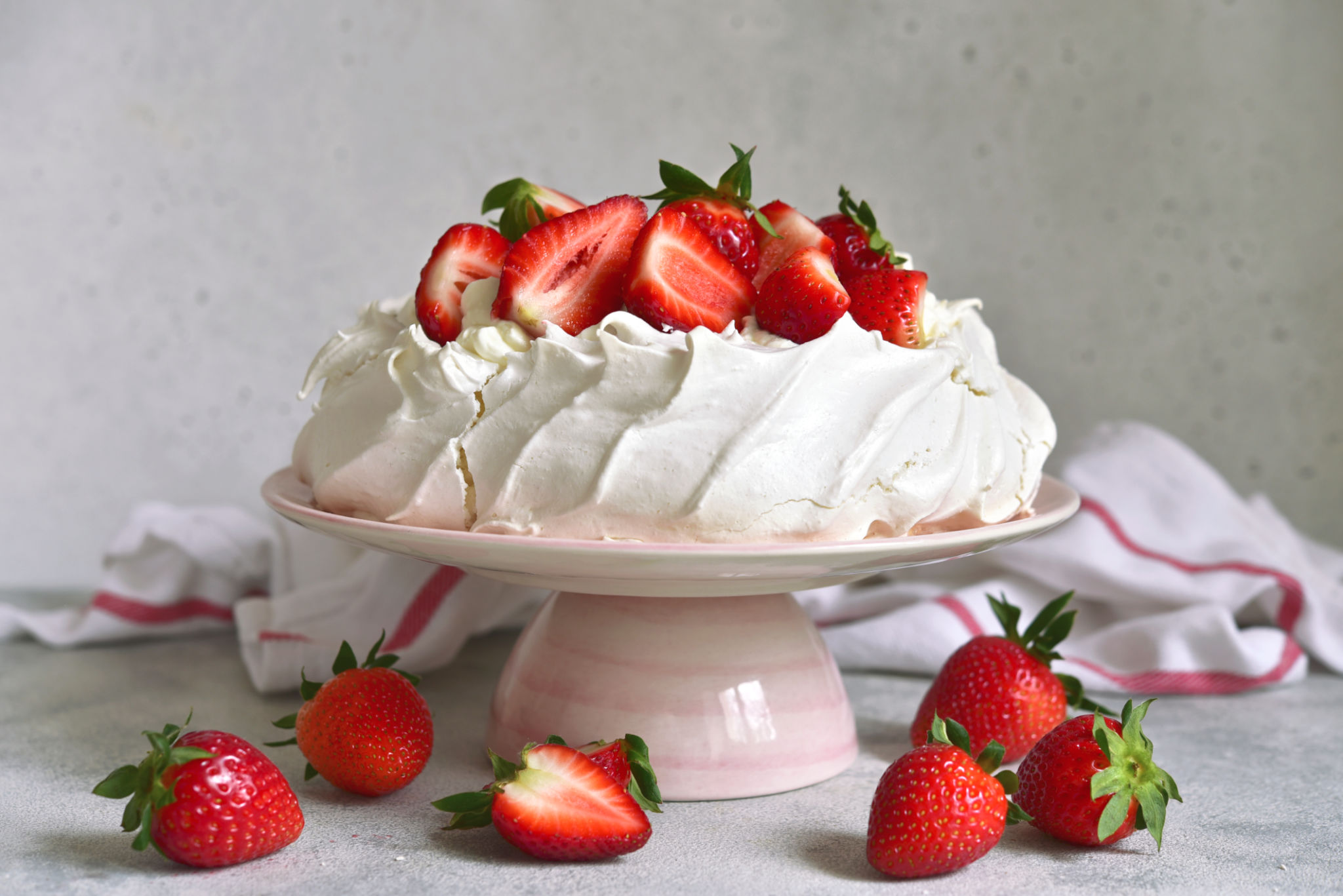 pavlova dessert