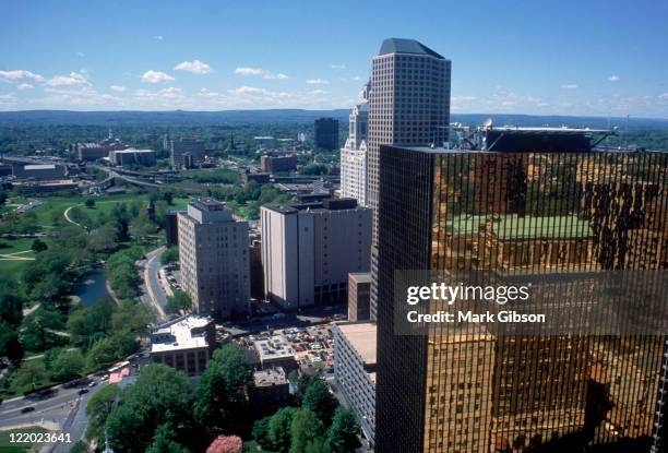 skyline of hartford, ct - connecticut imagens e fotografias de stock