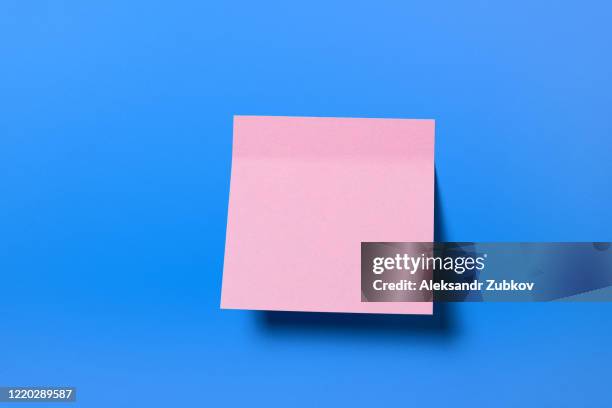 pink sticky sticker for informational reminder, on a blue background. space for text. - weather alert stock pictures, royalty-free photos & images