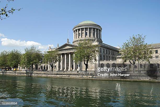 four courts, dublin, ireland - dublin imagens e fotografias de stock