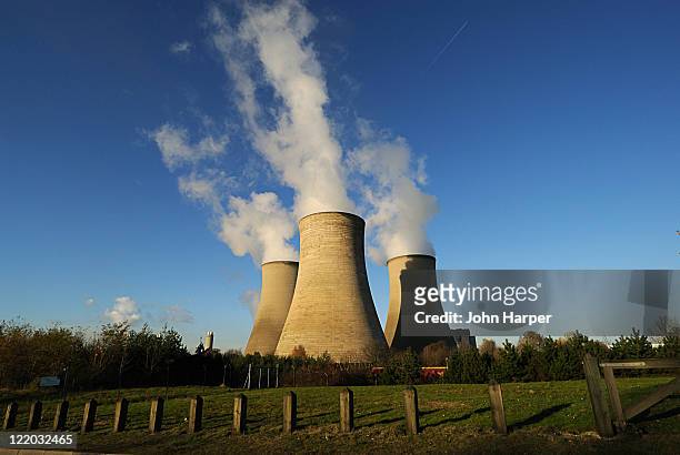 cooling towers, oxford, u.k. - nuclear power station stock pictures, royalty-free photos & images