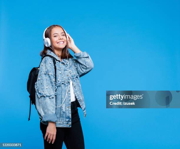 portrait of happy female high school student - girl headphones imagens e fotografias de stock