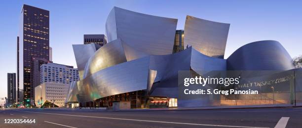 disney concert hall - grand avenue - los angeles - frank gehry stock-fotos und bilder