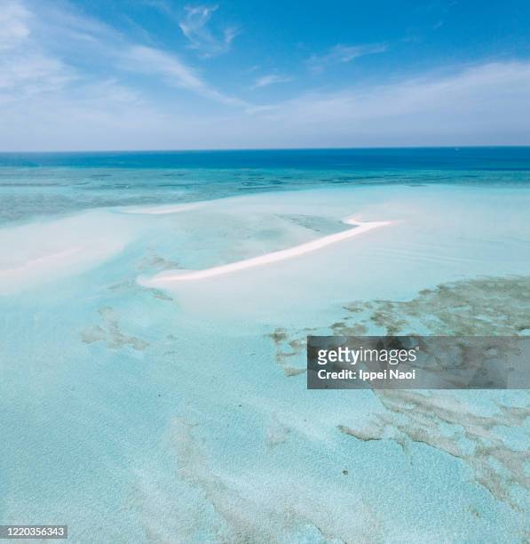 coral sand cay beach from above, miyako island, okinawa, japan - miyakojima stock pictures, royalty-free photos & images