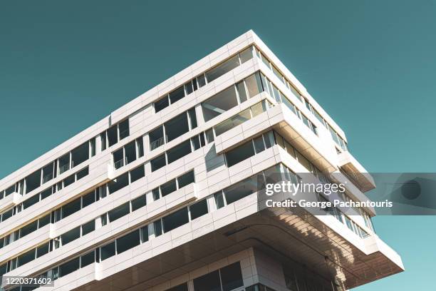 modern architecture against the clear sky - utrecht photos et images de collection