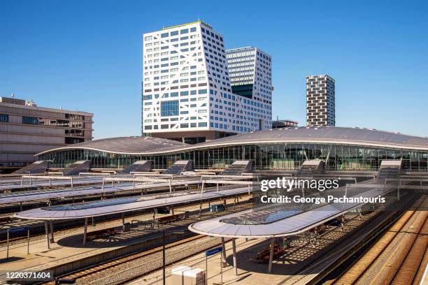 utrecht railway station - utrecht photos et images de collection