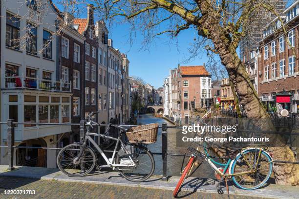 bicycles on a bridge in the old town of utrecht, holland - utrecht stockfoto's en -beelden