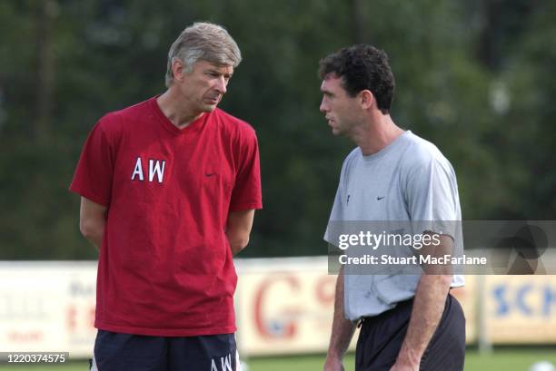 Arsene Wenger of Arsenal Manager chats to Martin Keown during an Arsenal pre season training session on July 31, 2002 in Bad Waltersdorf, Austria.